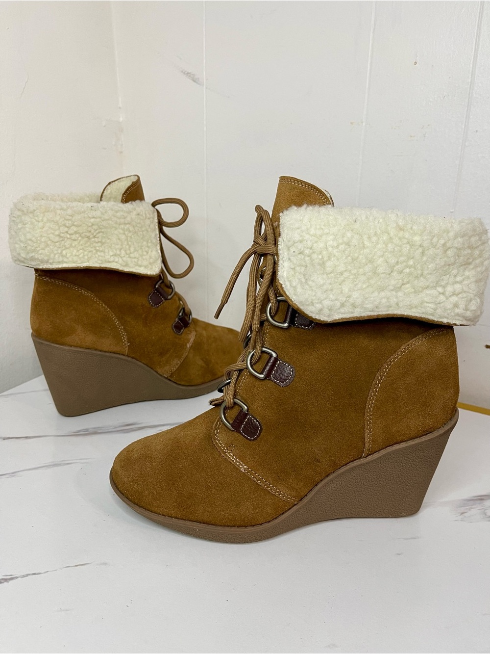 Faded Glory Brown Suede Wedge Ankle Boots with White Sherpa Cuff Sz 8M